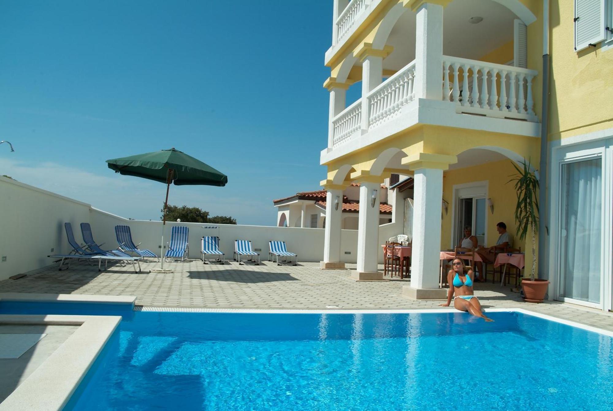 Rooms With A Swimming Pool Peroj, Fazana - 2235 Exterior foto